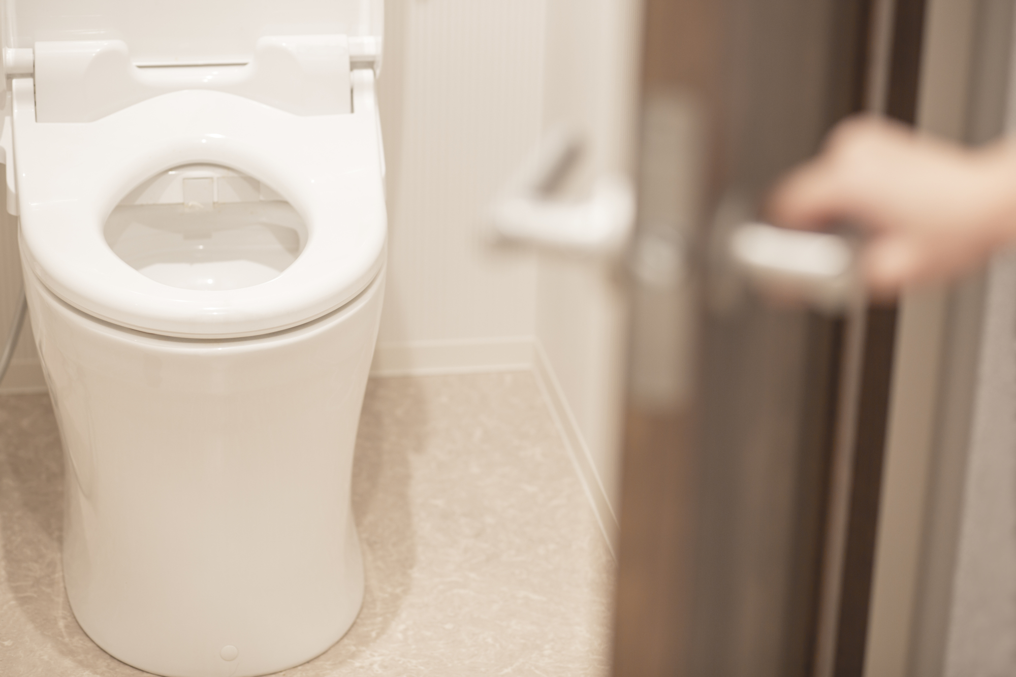 トイレのドア交換にかかる費用は？