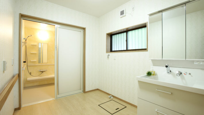 洗面台：福島県郡山市　身体に優しいバリアフリーの洗面リフォーム