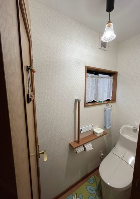 トイレ：福島県福島市　ペンダントライトがおしゃれなLIXILトイレリフォーム