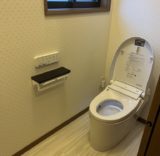 トイレ：福島県福島市　小花柄内装のトイレリフォーム