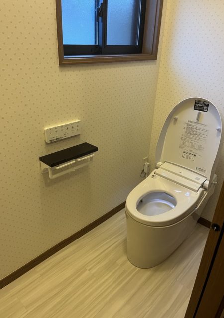 トイレ：福島県福島市　小花柄内装のトイレリフォーム