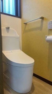 トイレ：福島県伊達市　アクセントクロスが映えるトイレリフォーム