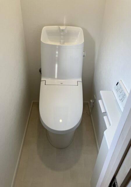 トイレ：福島県福島市　清潔感が溢れるトイレリフォーム