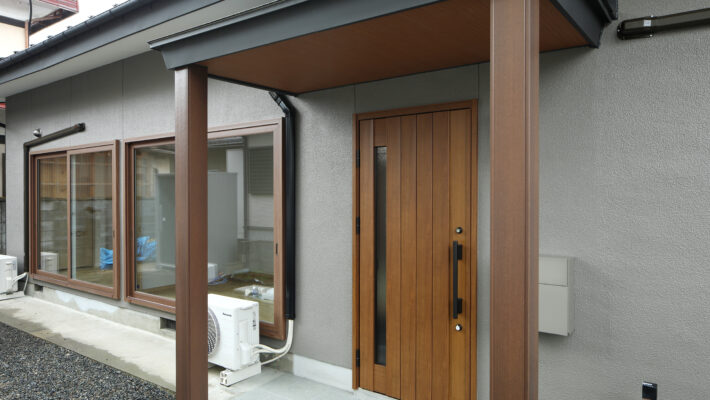 外壁・屋根:福島県福島市 寒さ・不安を解消!断熱&防犯に優れた玄関リフォーム
