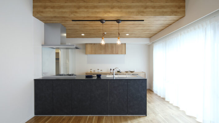 キッチン：福島県郡山市　光と高天井が広がるカフェ風LDKリフォーム