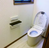 トイレ：福島県福島市　小花柄クロスで明るいトイレ空間へリフォーム