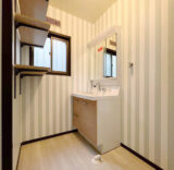 洗面台：福島県郡山市　アクセントクロスが映える洗面台リフォーム