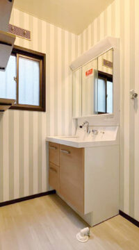 洗面台：福島県郡山市　アクセントクロスが映える洗面台リフォーム