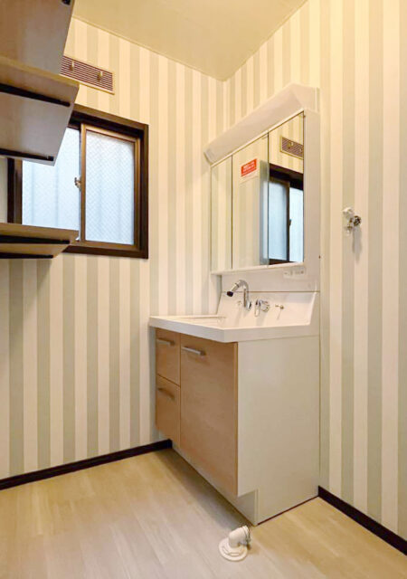 洗面台：福島県郡山市　アクセントクロスが映える洗面台リフォーム